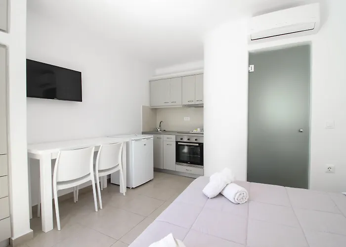 Sea & Stone Mykonos מלון דירות 4*