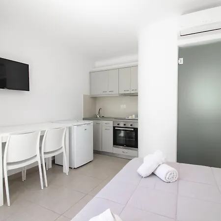 Sea & Stone Mykonos 아파트호텔 4*